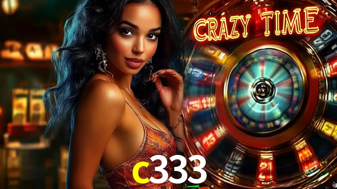 Mulher elegante ao lado da vibrante roda da fortuna do jogo de cassino ao vivo Crazy Time, um dos game shows mais populares e cheios de prêmios do c333.